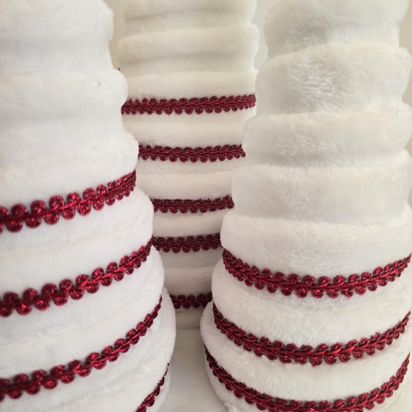 Elegant White and Red Holiday Cone Set